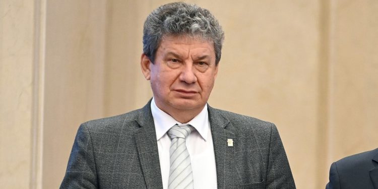 Бишкектеги №61 мектептин директору үй камагына чыгарылды