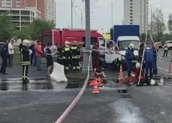 «Элчилик жакындарын издеп жатат». Орусияда жумуш учурунда каза болгон эки кыргызстандыктын аты-жөнү такталды