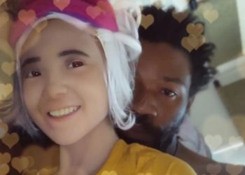 Америкалык жаран куурчак менен мамиле күтөм деп досторунан айрылган (фото)