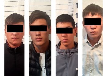 Ысык-Көлдө оюнчук тапанча менен коркутуп, каракчылык кылууга шектелген өспүрүмдөр кармалды