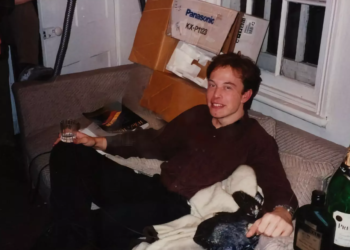 Илон Масктын мурдагы сүйлөшкөн кызы анын студенттик кездеги сүрөттөрүн аукционго койду (сүрөт)