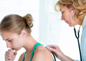 Коронавирустан кийин узакка созулган жөтөл менен кантип күрөшүүгө болот? Дарыгердин жообу