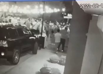 Бишкекте ок атылган окуя. Милиция: «Жан Воинов урушуп жаткандарды ажыратууга аракет кылган»