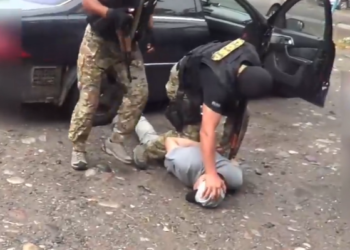 Бишкекте Ирандын жараны 500 миң долларлык баңгизатты сатууга шектелип кармалды (видео)