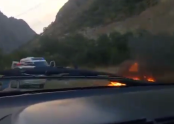 Ош-Бишкек жолунда үрөй учурган кырсык катталды делген видео. Милиция тасма тартылып жатканын айтты