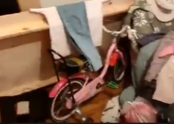 2 айга камакка алынган Ырыс Жекшеналиевдин үйүндө тинтүү жүргөнү айтылды (видео)