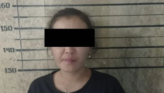 Бишкекте маршруткада телефон уурдоого шектелген аял 1 айга камакка алынды