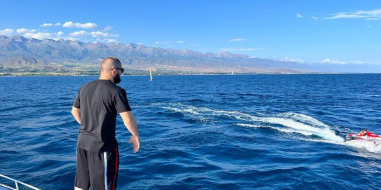 Мушкер Хабиб Нурмагомедов менен блогер Хасбик Ысык-Көлдө эс алып жатышат (видео)