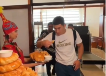 Дмитрий Бивол Кыргызстанга келди (видео)