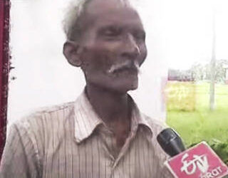 «Аялзатына зомбулук токтомоюнча жуунбайм». Индиялык жаран 22 жылдан бери жуунбай жүрөт