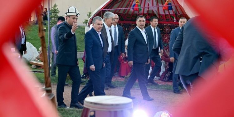 «Путин, Токаев, Мирзийоев, Рахмон…» Кыргыз элин куттуктаган өлкө башчылар