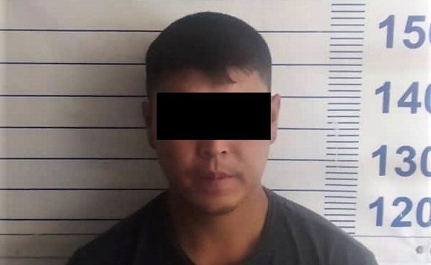 «Көп кабатуу үйлөрдүн бирине алып барып…» Ысык-Көлдө 9 жаштагы кызга ыплас аракеттерди жасоого шектүү кармалды