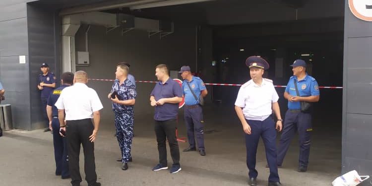 Милиция Бишкектеги «Азия Молл» соода борборуна бомба коюлганы тууралуу маалымат түшкөнүн билдирди