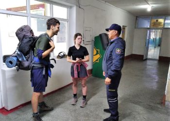 Ысык-Көлдө милиция менен куткаруучулар чехиялык туристтердин документ салынган баштыгын таап беришти