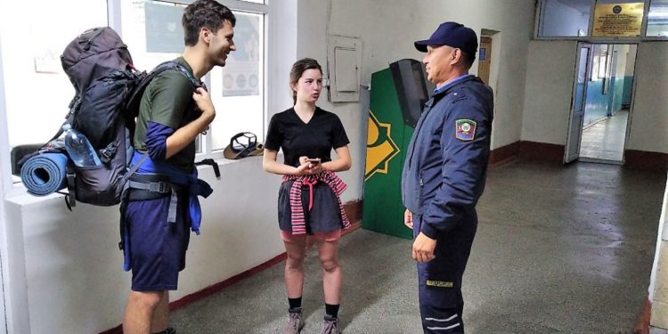 Ысык-Көлдө милиция менен куткаруучулар чехиялык туристтердин документ салынган баштыгын таап беришти