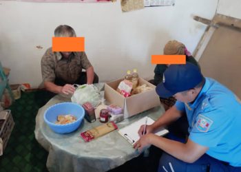 Нарында милиция кызматкерлери аз камсыз болгон үй-бүлөлөргө жардам беришти