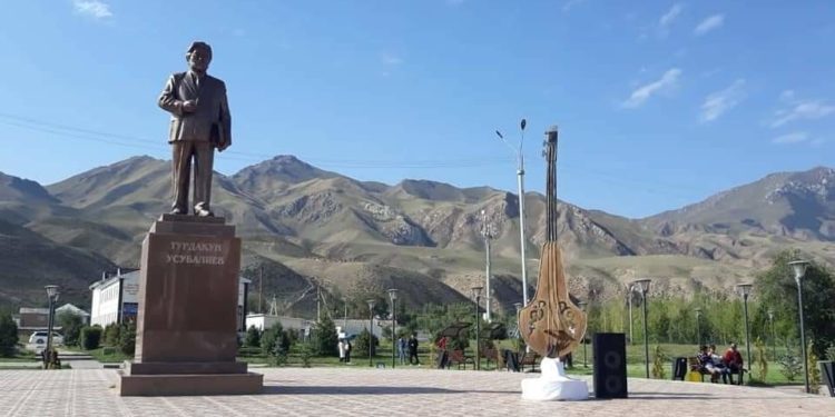 «Дагы канча кыз өлүшү керек?». «Мен коопсуз өлкөдө жашагым келет» аттуу митинг Нарында өтөрү айтылды