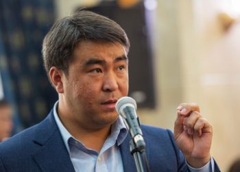 Жанар Акаев: «Тажикстандын соңку аракетин Кыргызстандын суверенитетине каршы агрессия деп таанышыбыз керек»