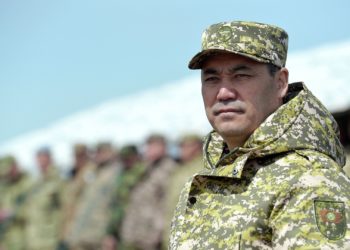 Садыр Жапаровдун тапшырмасы: «Жерлерибизди берип салды» дегендерди Баткендеги чек арага жеткиргиле»