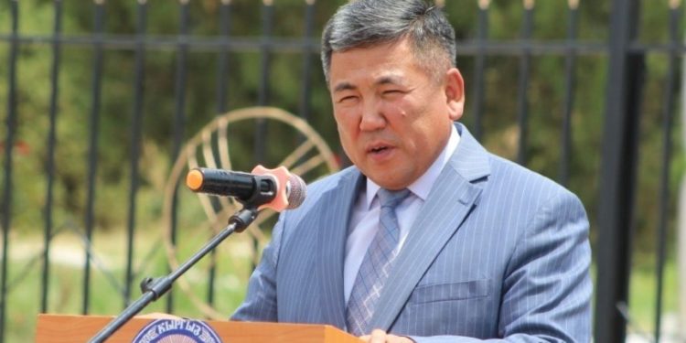 Абдикарим Алимбаев: «Мугалимдер сабак учурунда «телефонуңду өчүр» деген сөздөр менен алек болуп калышты»