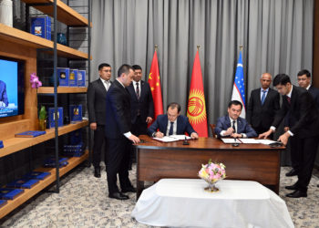 Самаркандда Кытай-Кыргызстан-Өзбекстан темир жолун куруу долбооруна кол коюлду