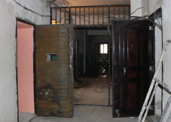 «Пледдин четине муунду дешти». Абакта көз жумган айыпталуучунун апасы акыйкаттык издейт