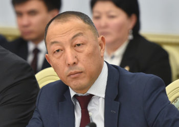 «Тамчылатма алып жатам». Министр Бекмурзаев ага карата козголгон кылмыш иши боюнча комментарий берген жок