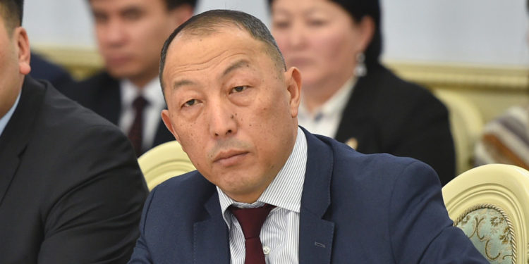 «Тамчылатма алып жатам». Министр Бекмурзаев ага карата козголгон кылмыш иши боюнча комментарий берген жок