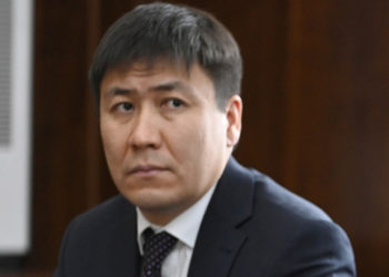 Кыйноолорду алдын алуу борбору: «Камактагы министр Алмазбек Бейшеналиевдин астмасы болгону үчүн дары ичип жатат»