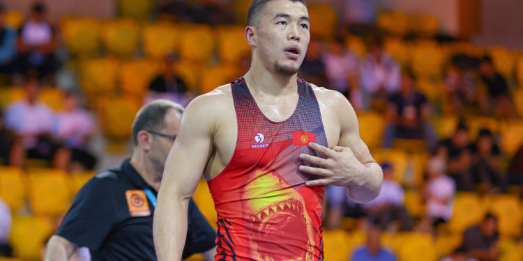 Бүгүн Акжол Махмудов менен Атабек Азисбеков дүйнө чемпиондугунда күрөшөт