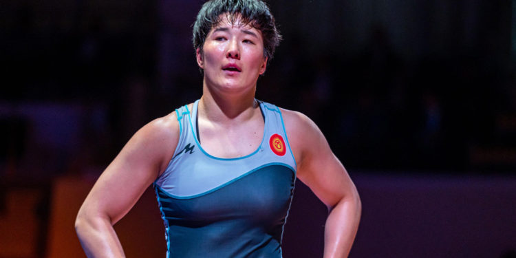 Айпери Медет кызы Дүйнө чемпиондугунда медаль үчүн күрөштөн четтеп калды