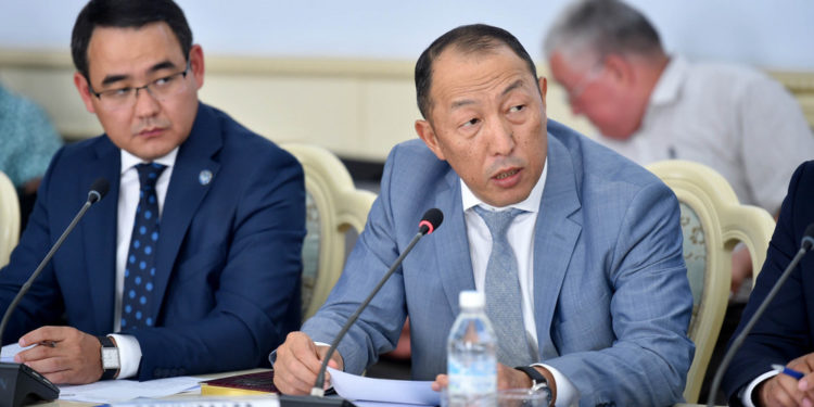 Доскул Бекмурзаев тергөө мезгилине энергетика министри кызматынан убактылуу четтетилди