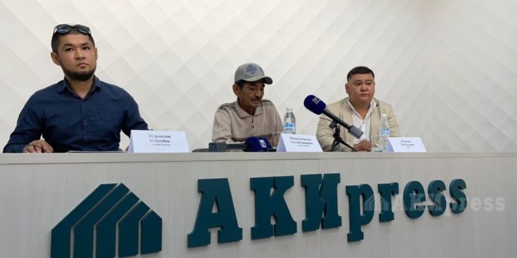 «Быйыл мектепке барбай калды». Чоң ата 13 жаштагы небереси зордукталып, TikTok-блогерден төрөгөнүн айтты