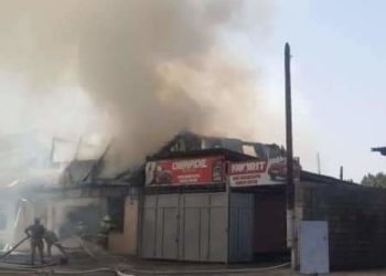 Баткен шаарында снаряд түшкөн кафеде өрт чыкты