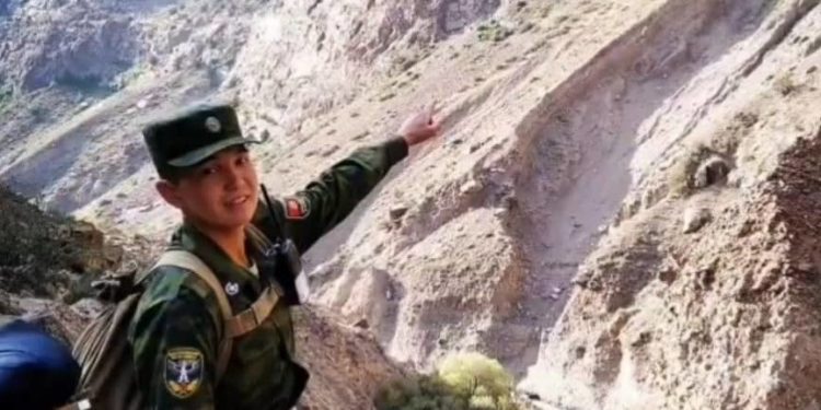 Тажикстандын кол салуусунан каза болгон 22 жаштагы Жеңишбек Иманбековдун сөөгү Жумгалда жерге берилет