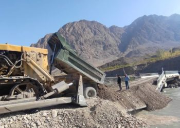 Тажик тарабынан жардырылган Көк-Таш — Ак-Сай жолундагы көпүрө унаа кыймылы үчүн ачык