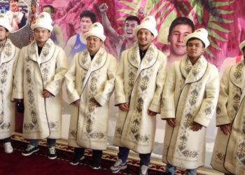 Эркин күрөш боюнча улуттук курама команда Дүйнө чемпиондугунан кайтып келди (видео)