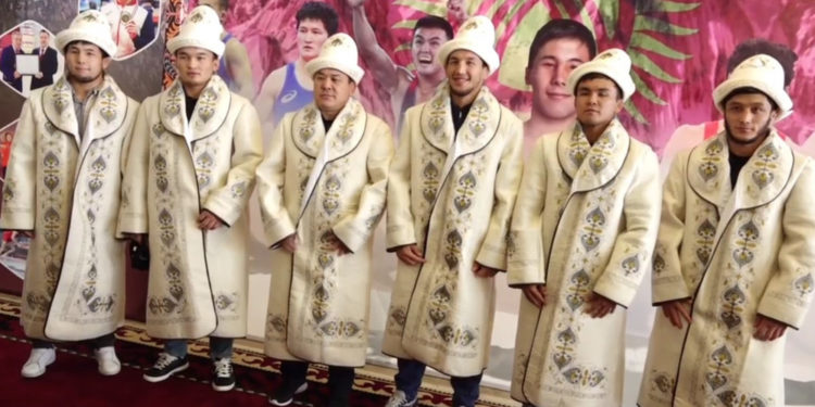 Эркин күрөш боюнча улуттук курама команда Дүйнө чемпиондугунан кайтып келди (видео)