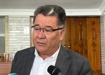 Депутат: «Каяктагы бир «секретутка» 40 миң сомдон ашык, ал эми офицер 20 миң сом айлык алат»