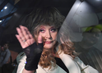 Алла Пугачева кайрадан Орусиядан чыгып кетти