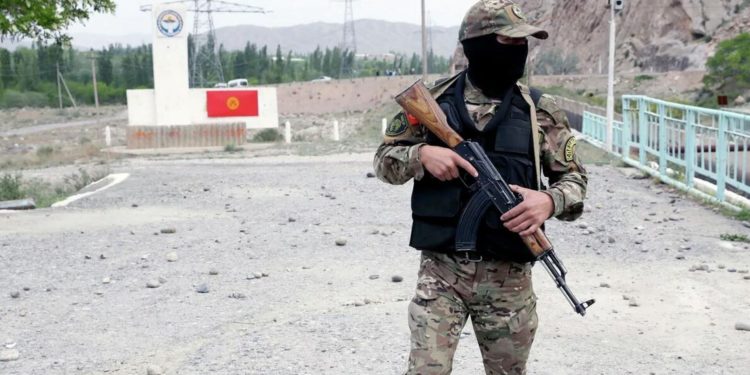 Түн тынч өттү. Чоң-Алай жана Баткенде кырдаал чыңалуу бойдон сакталууда