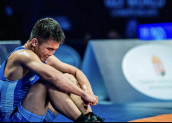 Дүйнө чемпиондугу. Эрназар Акматалиев менен Арсалан Будажапов коло үчүн күрөшөт