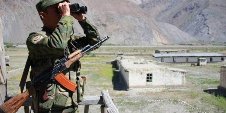 Кыргыз-тажик чек арасында атылган октон жабыркагандар жок