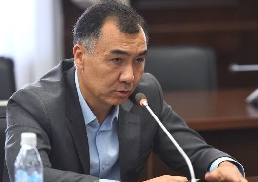 Равшан Жээнбеков Садыр Жапаровдун Алтын комиссиясын оппозиция жетектесин деген сунушун кабыл алышканын айтты