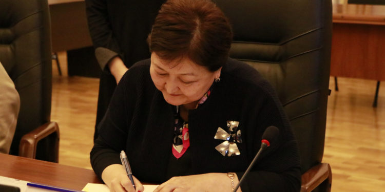 Депутаттар Гүлнара Баатырованы саламаттыкты сактоо министри кылып дайындоого макулдук берди