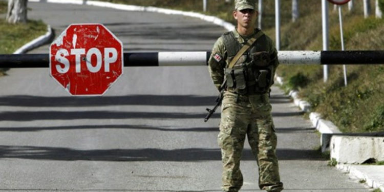 Чек ара кызматы: «Тажик аскерлери маал-маалы менен Кыргызстандын позицияларын аткылап жатышат»