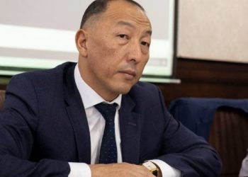 Кылмыш иши козголуп, министр кызматынан четтетилген Доскул Бекмурзаев ооруканадан чыкты