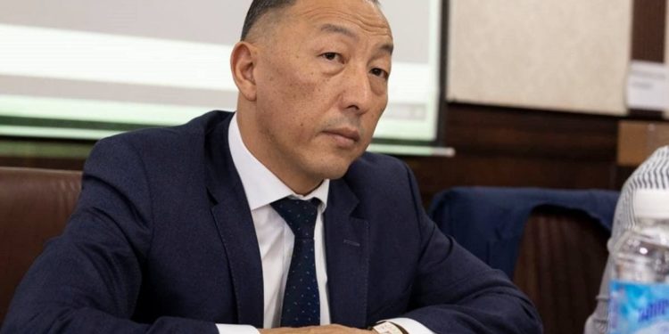 Кылмыш иши козголуп, министр кызматынан четтетилген Доскул Бекмурзаев ооруканадан чыкты