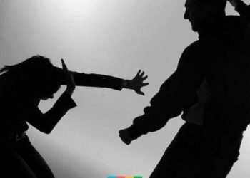 «Балдары «апамды өлтүрбө» деп ыйлап». Келин зөөкүр күйөөсү аны кантип тосмо арыз жаздырганын айтты