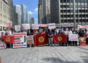 Чикагодо Кыргыз жарандары «Согушту токтот» каршылык акциясын өткөрүштү